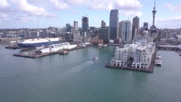 新西兰奥克兰高架桥港 2019年12月29日 环绕新西兰北部岛屿的高架桥港 公主码头 温雅德 圣玛丽湾和威斯特萨文的美丽景色 — 图库视频影像