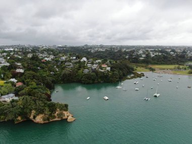 Viyadük Limanı, Auckland / Yeni Zelanda - 30 Aralık 2019: İnanılmaz Auckland Liman Köprüsü, yat limanı, plajlar ve Yeni Zelanda 'nın genel şehir manzarası