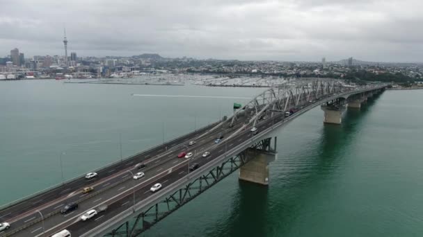 2019年12月30日 オークランド港橋 マリーナベイ ビーチ オークランドの一般的な街並みニュージーランド — ストック動画