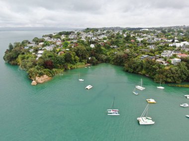 Viyadük Limanı, Auckland / Yeni Zelanda - 30 Aralık 2019: İnanılmaz Auckland Liman Köprüsü, yat limanı, plajlar ve Yeni Zelanda 'nın genel şehir manzarası
