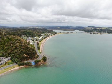Paihia, Adalar Körfezi / Yeni Zelanda - 30 Aralık 2019: Paihia Körfezi 'ndeki Manzaralı Sahil Köyü
