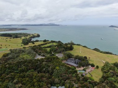 Paihia, Adalar Körfezi / Yeni Zelanda - 30 Aralık 2019: Paihia Körfezi 'ndeki Manzaralı Sahil Köyü