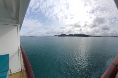 Russell, Adalar Körfezi / Yeni Zelanda - 30 Aralık 2019: Russell Körfezi 'ndeki Manzaralı ve Barışçıl Sahil Köyü