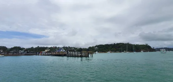 ラッセル島の湾 ニュージーランド 2019年12月30日 島々の湾でのラッセル島の風景と平和的な海辺の村 — ストック写真