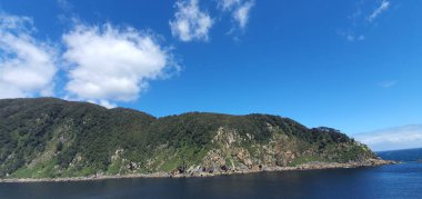 Milford Sound and Doubtful Sound Fjord, Yeni Zelanda 'nın Görkemli Dağları ve Dramatik Şelaleleri