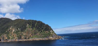 Milford Sound and Doubtful Sound Fjord, Yeni Zelanda 'nın Görkemli Dağları ve Dramatik Şelaleleri