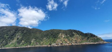 Milford Sound and Doubtful Sound Fjord, Yeni Zelanda 'nın Görkemli Dağları ve Dramatik Şelaleleri