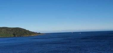 Milford Sound and Doubtful Sound Fjord, Yeni Zelanda 'nın Görkemli Dağları ve Dramatik Şelaleleri
