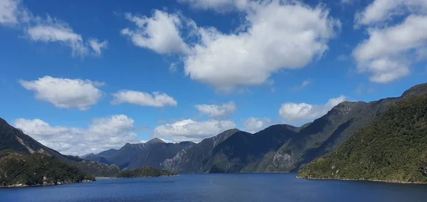 Majestic Mountains Dramatic Waterfall Milford Sound Doubtful Sound Fjord New — стокове фото