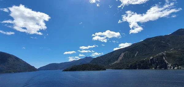 Die Majestätischen Berge Und Die Dramatischen Wasserfälle Von Milford Sound — Stockfoto