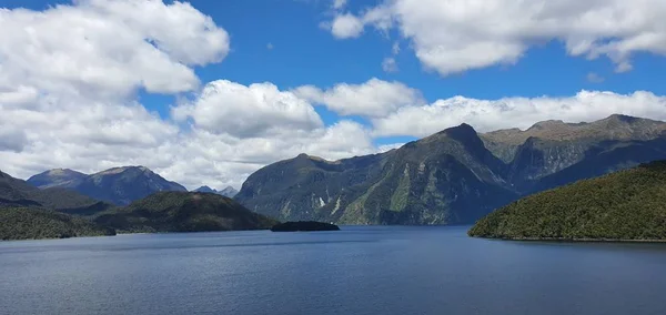 Majestic Mountains Dramatic Waterfall Milford Sound Doubtful Sound Fjord New — стокове фото