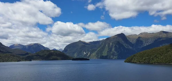 Majestic Mountains Dramatic Waterfall Milford Sound Doubtful Sound Fjord New — стокове фото