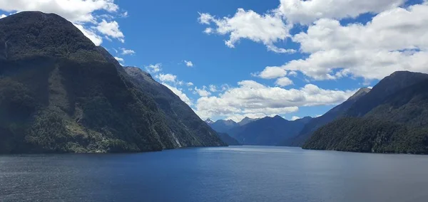 Majestic Mountains Dramatic Waterfall Milford Sound Doubtful Sound Fjord New — стокове фото