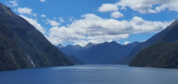 Majestic Mountains Dramatic Waterfall Milford Sound Doubtful Sound Fjord New — стокове фото