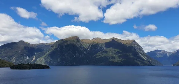 Majestic Mountains Dramatic Waterfalls Milford Sound Doubtful Sound Fjord Νέα — Φωτογραφία Αρχείου