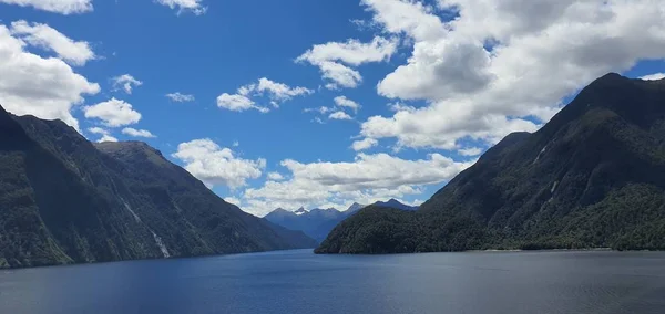 Majestic Mountains Dramatic Waterfall Milford Sound Doubtful Sound Fjord New — стокове фото