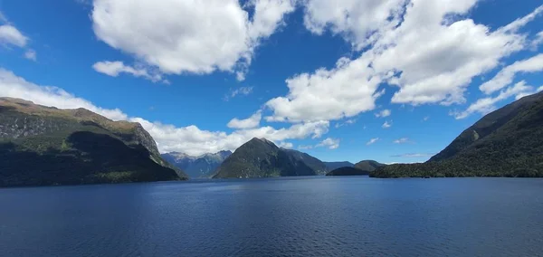 Majestatyczne Góry Dramatyczne Wodospady Milford Sound Wątpliwy Fiord Dźwiękowy Nowa — Zdjęcie stockowe