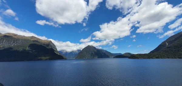 Les Montagnes Majestueuses Les Cascades Dramatiques Détroit Milford Fjord Détroit — Photo