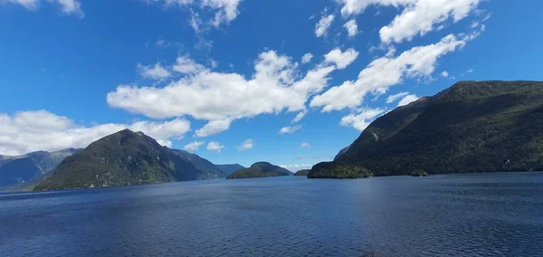 Majestic Mountains Dramatic Waterfall Milford Sound Doubtful Sound Fjord New — стокове фото