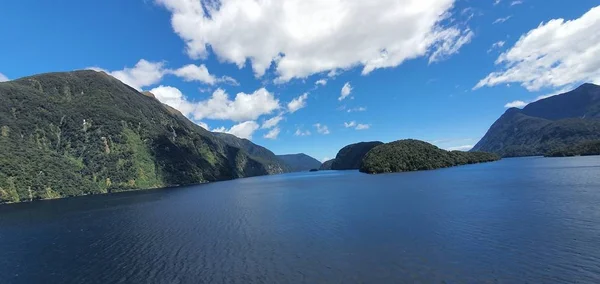 Milford Sound Kétes Hangú Fjord Fenséges Hegyei Drámai Vízesései Zéland — Stock Fotó