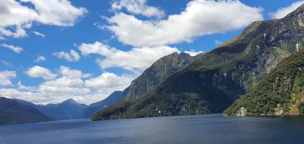Majestic Mountains Dramatic Waterfall Milford Sound Doubtful Sound Fjord New — стокове фото