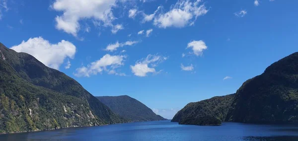 Majestic Mountains Dramatic Waterfall Milford Sound Doubtful Sound Fjord New — стокове фото