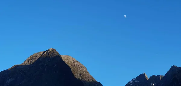 Milford Sound Kétes Hangú Fjord Fenséges Hegyei Drámai Vízesései Zéland — Stock Fotó