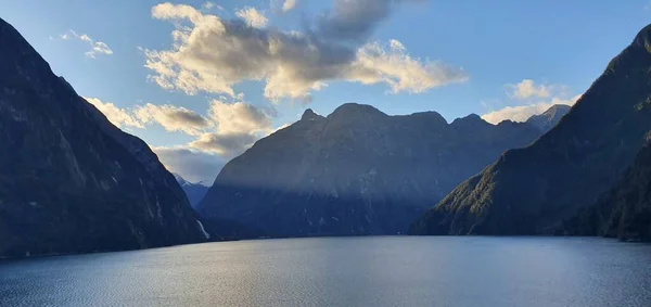 Majestic Mountains Dramatic Waterfall Milford Sound Doubtful Sound Fjord New — стокове фото