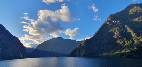 Las Majestuosas Montañas Las Dramáticas Cascadas Del Sonido Milford Fiordo — Foto de Stock