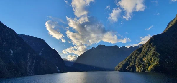 Majestic Mountains Dramatic Waterfalls Milford Sound Doubtful Sound Fjord New — 스톡 사진