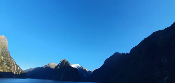 Majestueuze Bergen Dramatische Watervallen Van Milford Sound Twijfelachtige Sound Fjord — Stockfoto