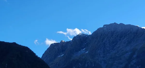 Majestätiska Bergen Och Dramatiska Vattenfallen Milford Sound Och Tvivelaktiga Sound — Stockfoto