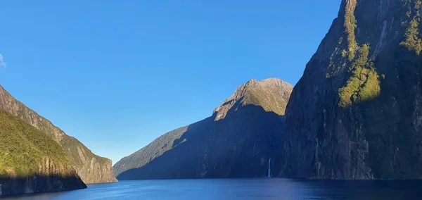 Las Majestuosas Montañas Las Dramáticas Cascadas Del Sonido Milford Fiordo —  Fotos de Stock