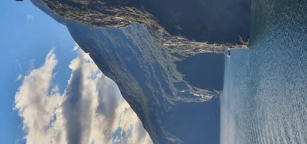 Majestatyczne Góry Dramatyczne Wodospady Milford Sound Wątpliwy Fiord Dźwiękowy Nowa — Zdjęcie stockowe