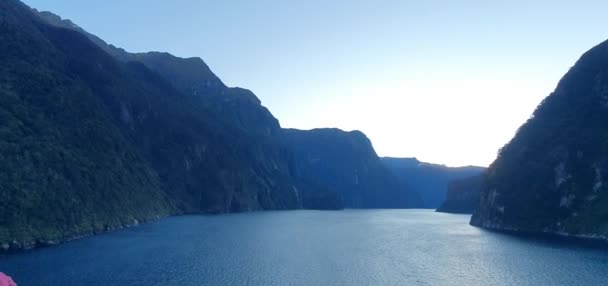 Montanhas Majestosas Cachoeiras Dramáticas Milford Sound Doubtful Sound Fjord Nova — Vídeo de Stock