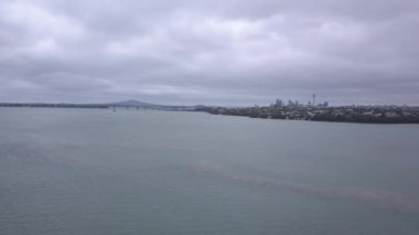 Waiheke Adası, Auckland / Yeni Zelanda - 31 Aralık 2019: Muhteşem plajları, kıyıları, tepe arazileri ve üzüm bağlarıyla Yeni Zelanda 'nın cennet adası Waiheke