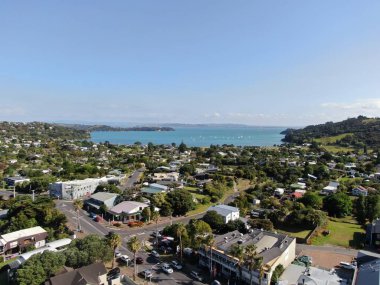 Waiheke Adası, Auckland / Yeni Zelanda - 31 Aralık 2019: Muhteşem plajları, kıyıları, tepe arazileri ve üzüm bağlarıyla Yeni Zelanda 'nın cennet adası Waiheke