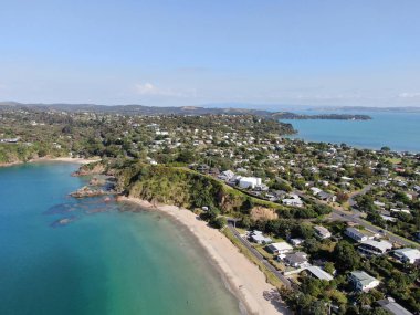 Waiheke Adası, Auckland / Yeni Zelanda - 31 Aralık 2019: Muhteşem plajları, kıyıları, tepe arazileri ve üzüm bağlarıyla Yeni Zelanda 'nın cennet adası Waiheke