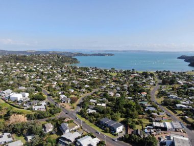 Waiheke Adası, Auckland / Yeni Zelanda - 31 Aralık 2019: Muhteşem plajları, kıyıları, tepe arazileri ve üzüm bağlarıyla Yeni Zelanda 'nın cennet adası Waiheke