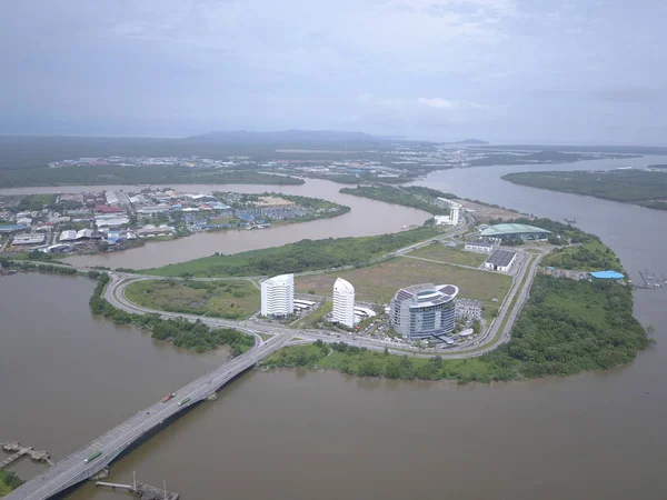 马来西亚沙捞越库庆 2019年11月19日 沙捞越河大桥下的库庆炮台结构 — 图库照片