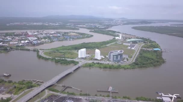 马来西亚沙捞越库庆 2019年11月19日 沙捞越河大桥下的库庆炮台结构 — 图库视频影像