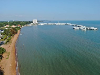 Port Dickson, Negeri Sembilan / Malezya - 25 Ocak 2020: Hibiscus çiçeği ve damga şeklinde oteller ve tatil beldeleri