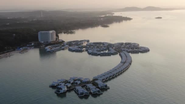 ポートディクソンネゲリセンビラン マレーシア 2020年1月25日 ハイビスカスの花とスティグマの形をしたホテルとリゾート — ストック動画