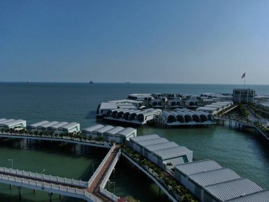 Port Dickson, Negeri Sembilan / Malezya - 25 Ocak 2020: Hibiscus çiçeği ve damga şeklinde oteller ve tatil beldeleri