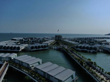 Port Dickson, Negeri Sembilan / Malezya - 25 Ocak 2020: Hibiscus çiçeği ve damga şeklinde oteller ve tatil beldeleri