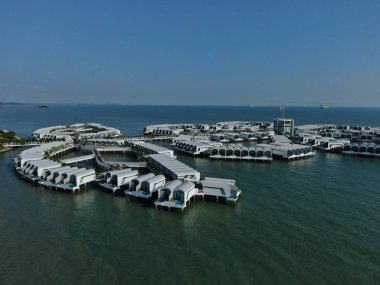 Port Dickson, Negeri Sembilan / Malezya - 25 Ocak 2020: Hibiscus çiçeği ve damga şeklinde oteller ve tatil beldeleri