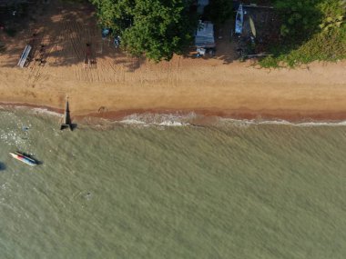 Port Dickson, Negeri Sembilan / Malezya - 25 Ocak 2020: Hibiscus çiçeği ve damga şeklinde oteller ve tatil beldeleri