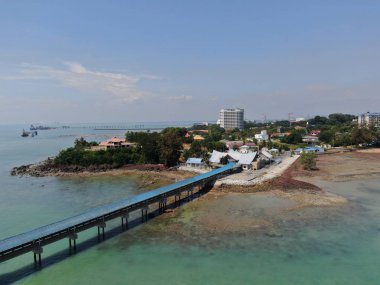 Port Dickson, Negeri Sembilan / Malezya - 25 Ocak 2020: Hibiscus çiçeği ve damga şeklinde oteller ve tatil beldeleri