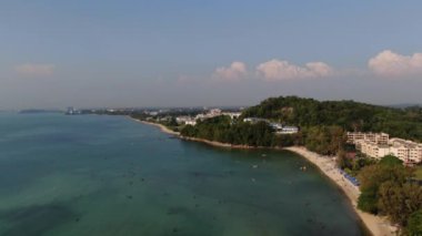 Port Dickson, Negeri Sembilan / Malezya - 25 Ocak 2020: Hibiscus çiçeği ve damga şeklinde oteller ve tatil beldeleri