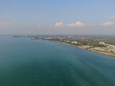 Port Dickson, Negeri Sembilan / Malezya - 25 Ocak 2020: Hibiscus çiçeği ve damga şeklinde oteller ve tatil beldeleri